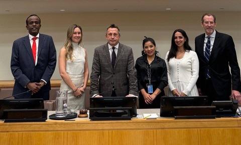 le premier ministre portugais antónio costa encourage une action mondiale lors de son discours à l'onu, soulignant l'importance de la coopération internationale pour relever les défis actuels.
