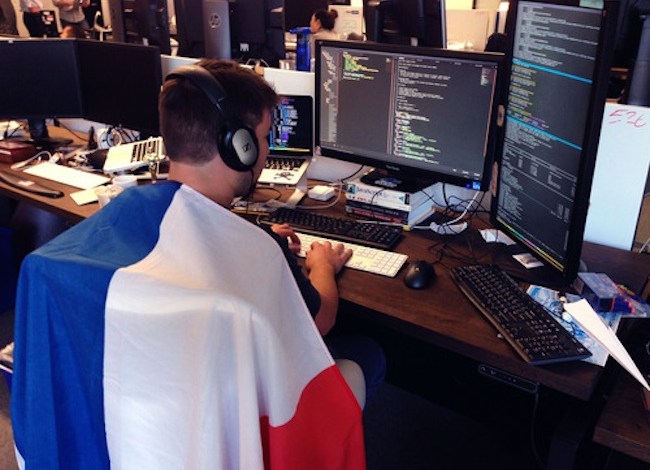 découvrez comment l'intelligence artificielle devient la force motrice du renouveau et de l'innovation dans la silicon valley.