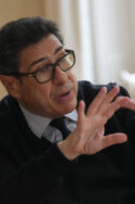 découvrez comment philippe aghion, lauréat du nobel d'économie 2025, analyse le rôle clé de l'intelligence artificielle comme moteur essentiel de croissance économique.
