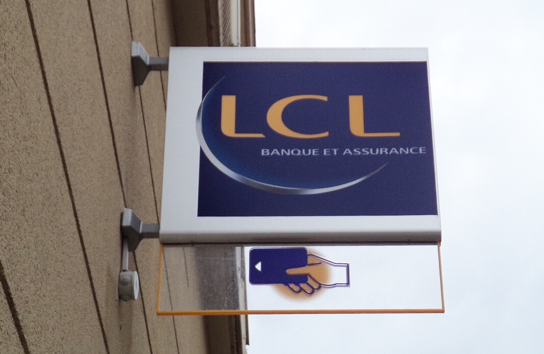 découvrez comment la confiance numérique transforme le secteur bancaire et l'assurance, en sécurisant les échanges et protégeant vos données personnelles.