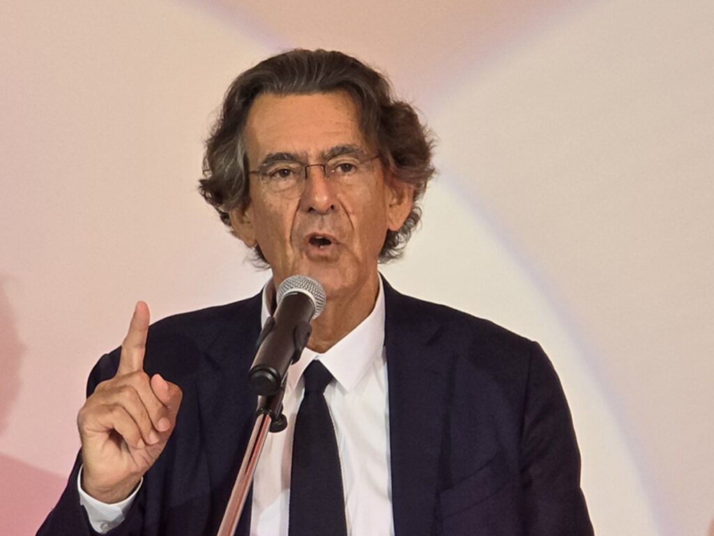 découvrez comment l'intelligence artificielle transforme notre monde, révolutionnant les industries, la société et notre quotidien à l'échelle planétaire.