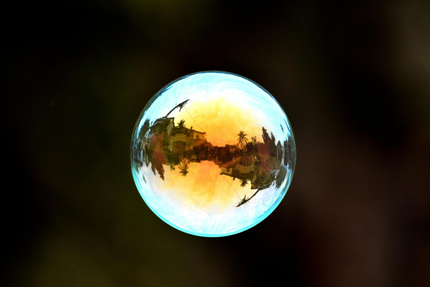 découvrez les secrets de l'explosion des bulles grâce à l'intelligence artificielle : innovations, techniques et analyses pour comprendre ce phénomène fascinant.