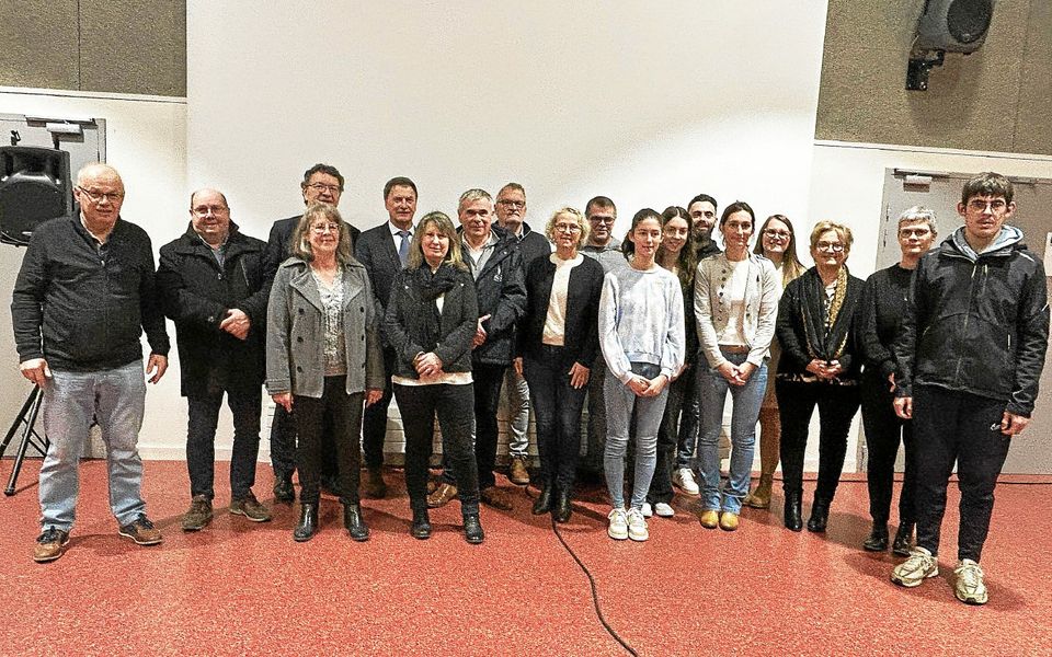 découvrez comment le maire de piolenc utilise l'intelligence artificielle pour des vœux innovants et modernes, alliant tradition et technologie.