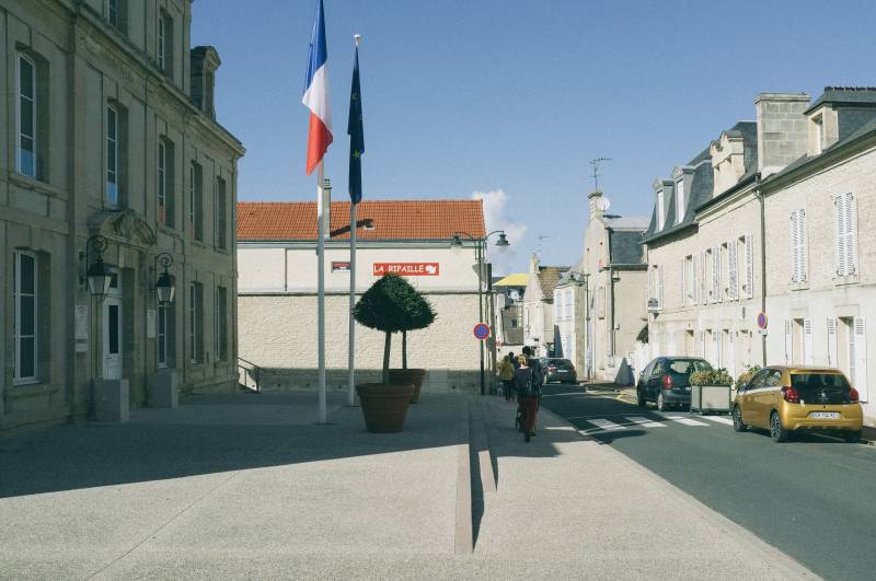 découvrez comment l'intelligence artificielle transforme les services et la gestion des collectivités locales pour améliorer l'efficacité et le bien-être des citoyens.